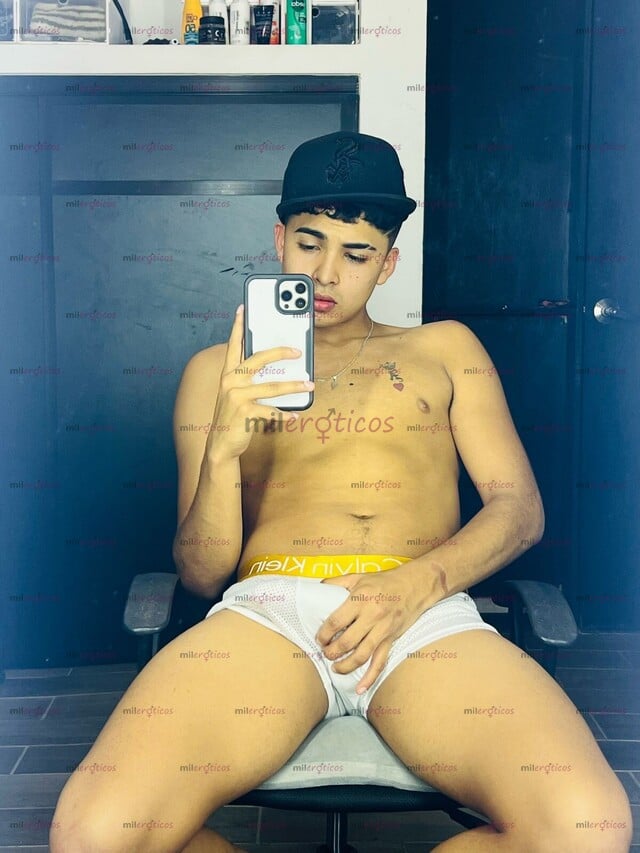 FOTOS DE HOLA ME LLAMO CARLOS SOY UN CHICO UNIVERSITARIO