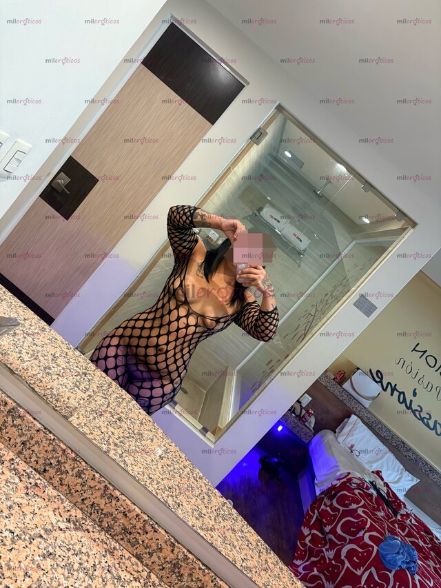 FOTOS DE MORENITA SÚPER SEXY! TATUADA Y DIRECTO A TU CAMITA.