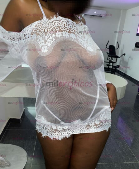 FOTOS DE NEGROTA EXOTICAMENTE DELICIOSA CON UNA MAMADA ESPECTACULAR