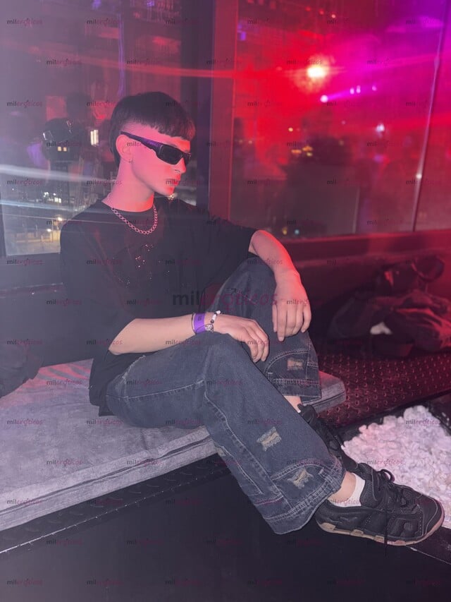 FOTOS DE JOVEN ENCANTADOR EN BUSCA DE NUEVAS EXPERIENCIAS