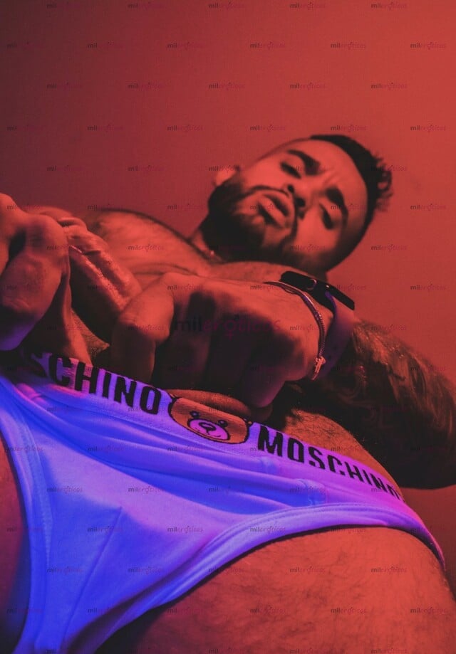 FOTOS DE JOVEN TATUADO INTER CALIENTE DISPUESTO PARA COMPLACERTE
