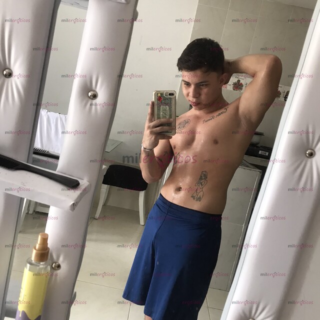 FOTOS DE RICO JOVEN SUPER DOTADO DISPUESTO A COMPLACERTE.
