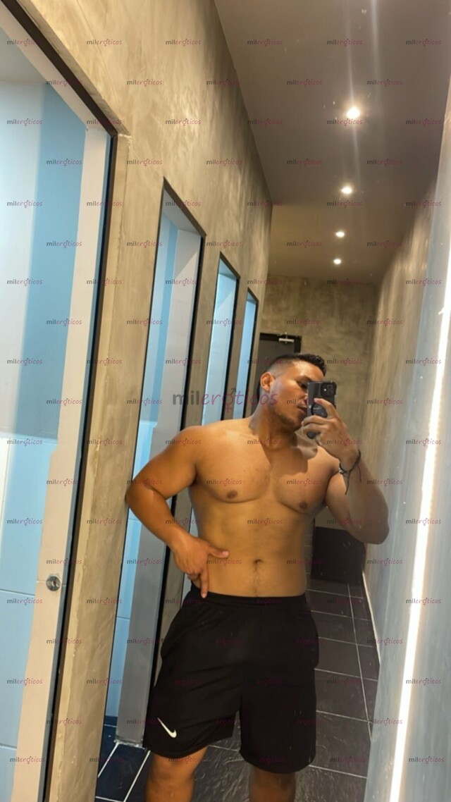 FOTOS DE JACKSON CHICO SCORT MORENO DE GYM CALIENTE DISPONIBLE PARA PASARLA MUY DELICIOSO