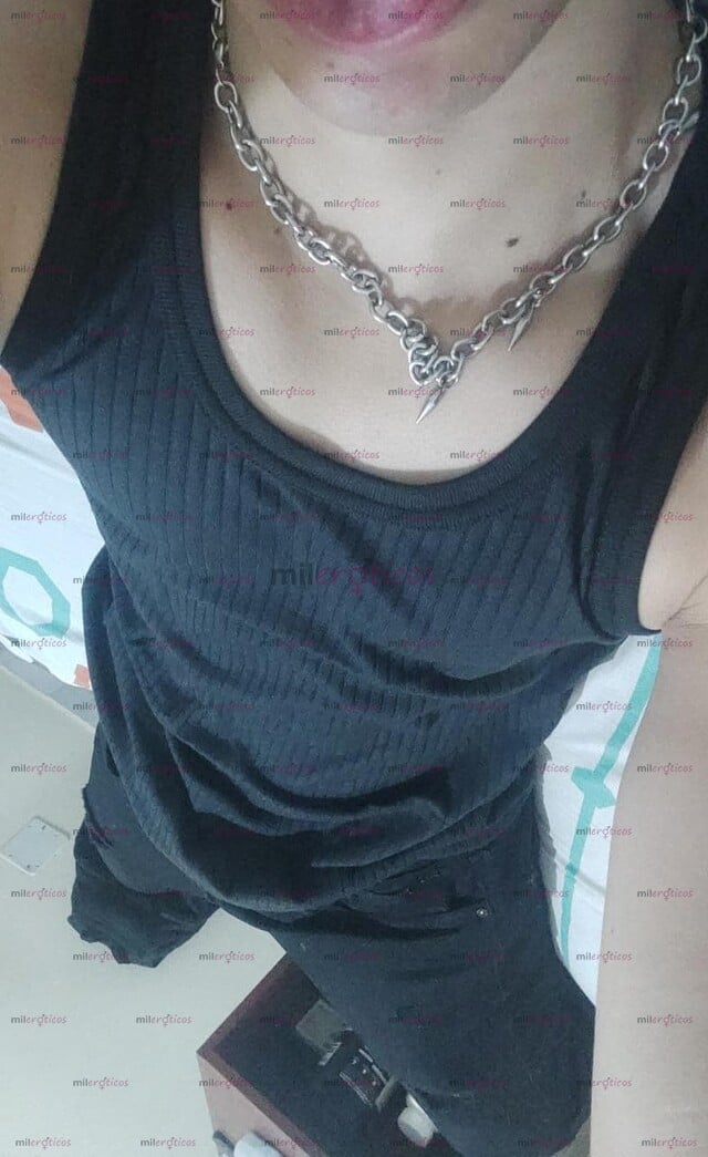FOTOS DE BLANCO DOTADO CON GANAS DE DIVERSION Y SEXO RICO