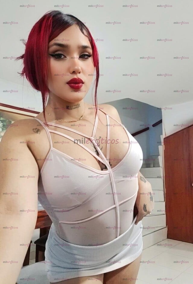 FOTOS DE HERMOSA PELIROJA CON HERMOSA SONRISA Y CUERPO NATURAL