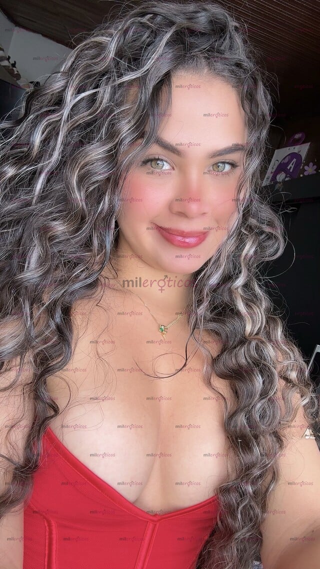 FOTOS DE MONA CRESPA DE OJOS VERDES APARIENCIA DE ÁNGEL, INTENCIONES DE PURO PECADO