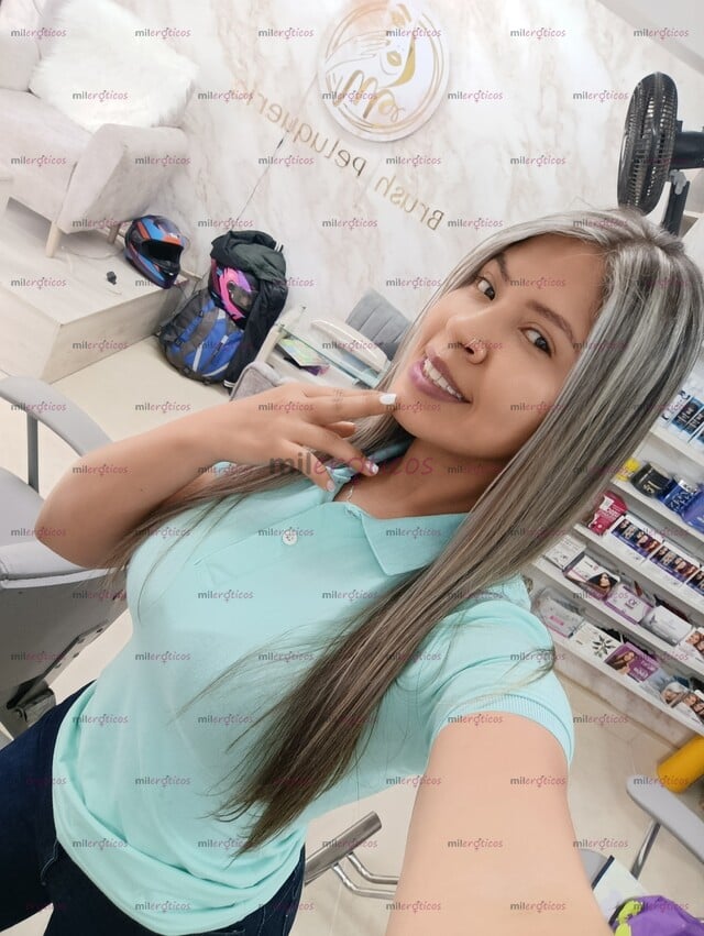 FOTOS DE UNA DAMA SENCILLA E ENCANTADORA CON UN ROSTRO ANGELICAL