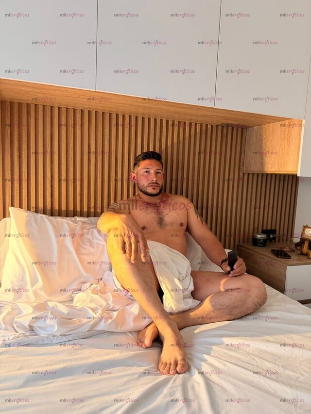 FOTOS DE MIGUEL, HETERO DOTADO CON MANOS QUE NO PIDEN PERMISO.