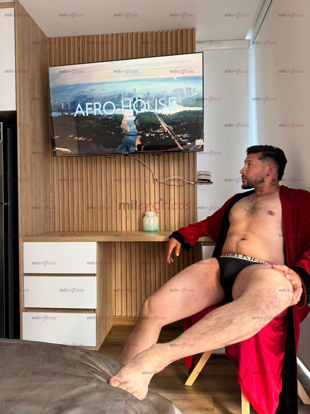 FOTOS DE MIGUEL, HETERO DOTADO CON MANOS QUE NO PIDEN PERMISO.
