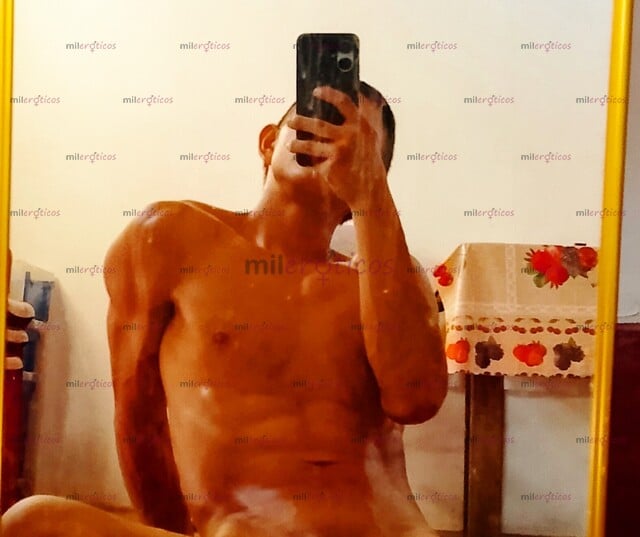 FOTOS DE ANDRES JOVEN DE 20 AÑOS PARA SATISFACER TUS DESEOS SEXUALES