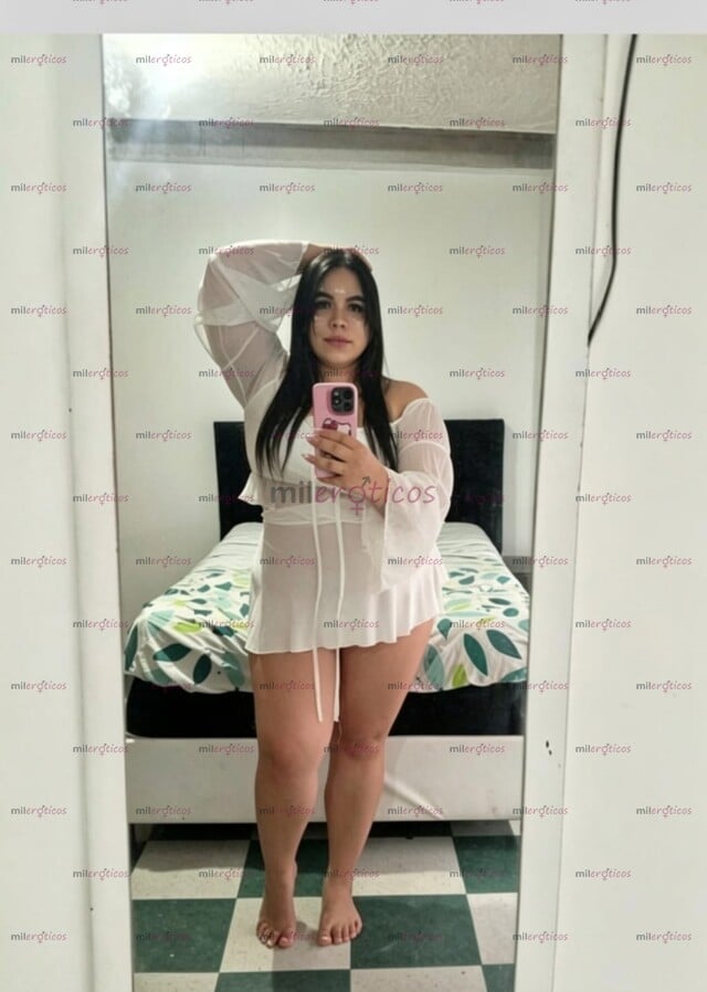 FOTOS DE MIS PAPÁS NO ESTÁN EN LA CASA VEN Y ME HACES EL AMOR RICO