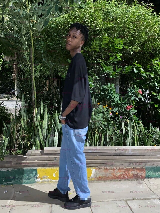 FOTOS DE JOVEN ARRIESGADO VERGON 21CM, ESTROVERTIDO Y JUGUETÓN, CUMPLO FANTASÍAS