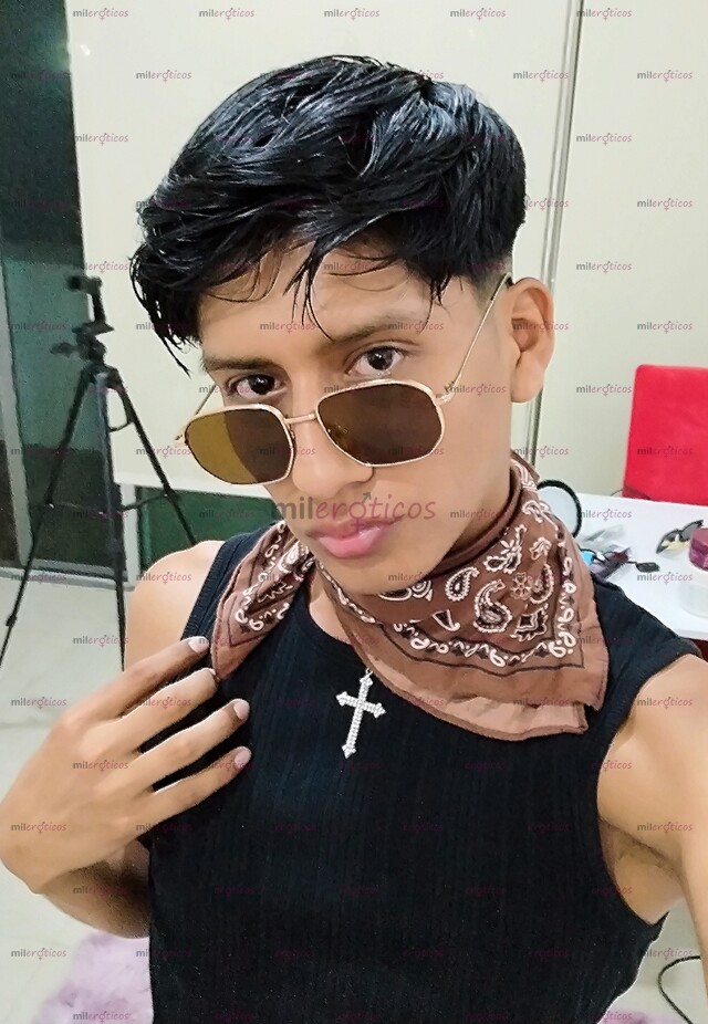 FOTOS DE JOVEN DE 21 DELGADO APUESTO, DISPUESTO A CUMPLIR TUS FANTASIAS SEXUALES