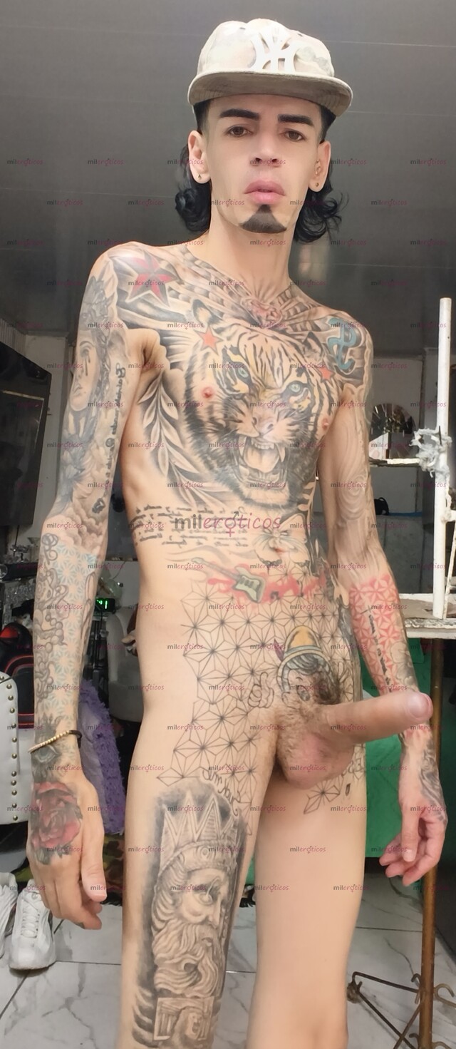 FOTOS DE FLACO ACTIVO BLANCO TATUADO SERIO RESERVADO