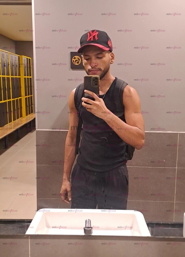 FOTOS DE JOVEN ATLETICO MUY VELLUDO DISPONIBLE. COMPLACIENTE