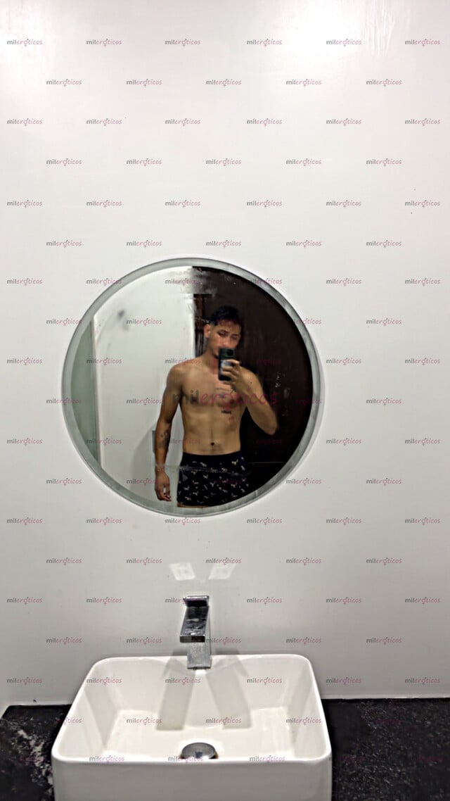 FOTOS DE MORENO, GUAPO Y COMPLACIENTE, ACOMPAÑANTE VARONIL CACHONDO