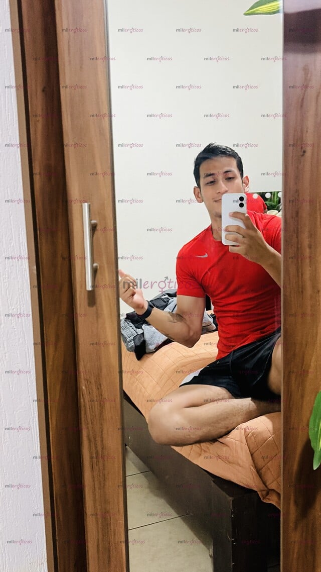 FOTOS DE MORENO, GUAPO Y COMPLACIENTE, ACOMPAÑANTE VARONIL CACHONDO