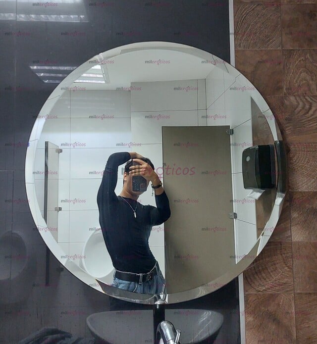 FOTOS DE GUERO ESBELTO VERGON Y NALGON, LISTO PARA DARTE PLACER