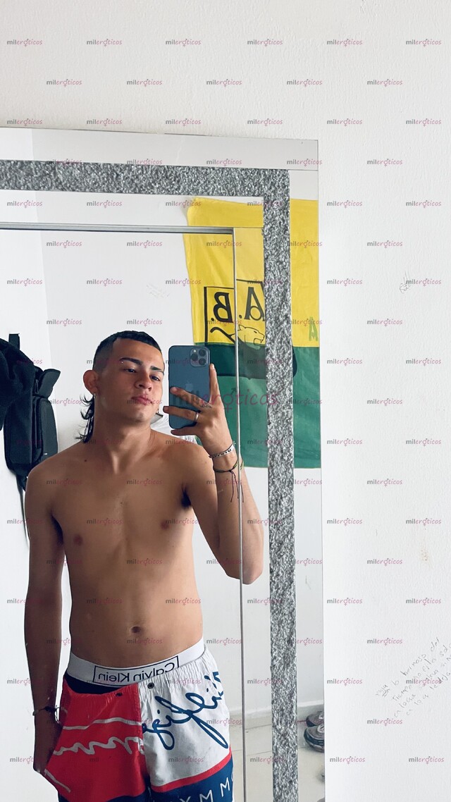 FOTOS DE JOVEN DISCRETO SERIO Y VARONIL CON GANAS DE COMPLACERTE
