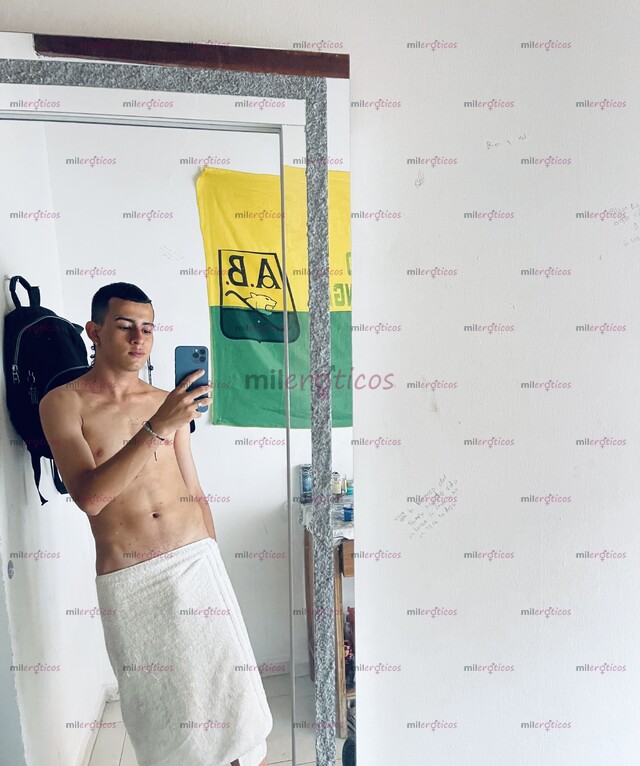 FOTOS DE JOVEN DISCRETO SERIO Y VARONIL CON GANAS DE COMPLACERTE