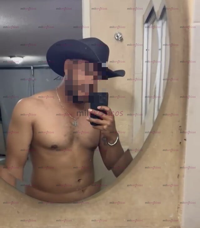 FOTOS DE MORENO FORMAL Y DISCRETO. ATREVIDO Y TODO UN CABALLERO