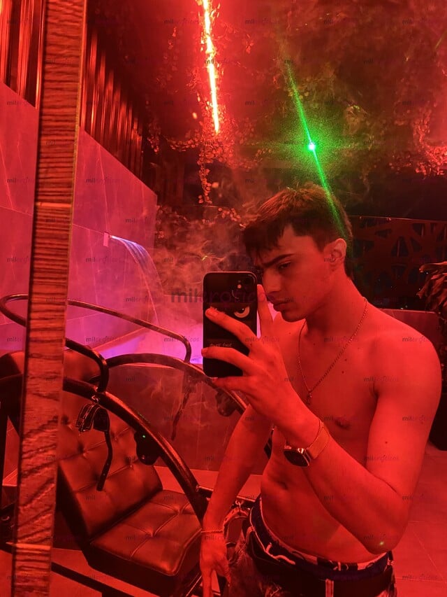 FOTOS DE MACHO ACT POLLO DE PASO VERGON, QUE ESPERAS PARA DIVERTIRTE CON MI VERGA GRUESA