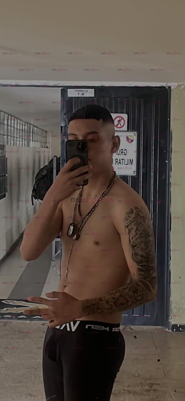 FOTOS DE ACTIVO FULL VERGA PAISA JOVEN DISCRETO CON GANAS DE CUMPLIR FANTASÍAS FETICHES
