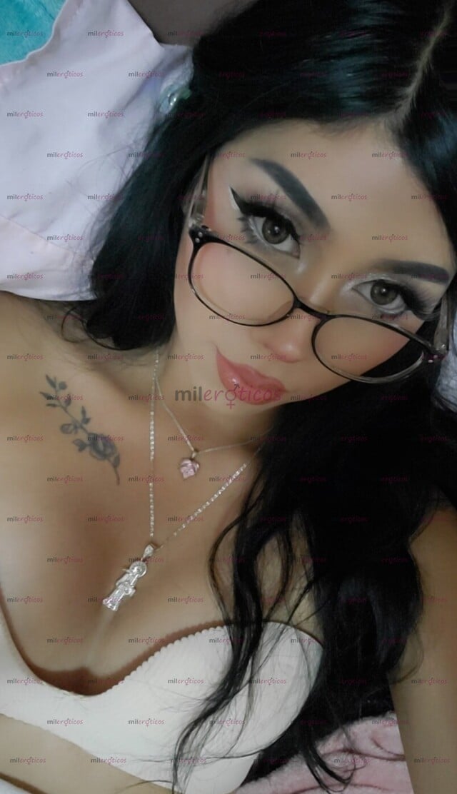 FOTOS DE PELIGROSAMENTE ENCANTADORA, FEMENINA MININA