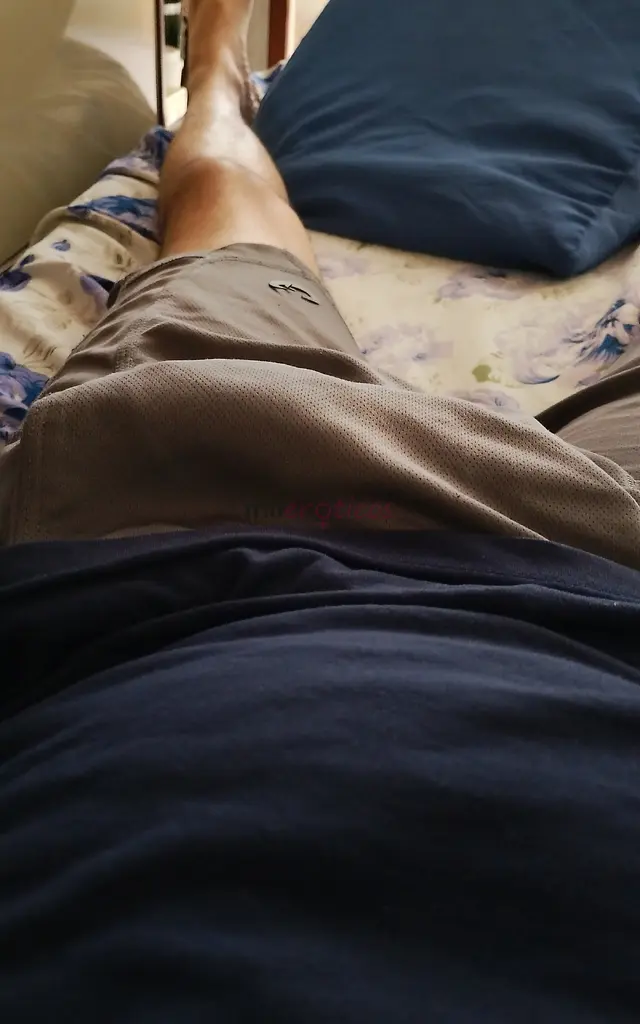 Sou um homem ativo descontraido e determinado profissional que busca profundidade nas interacoes humanas e parcerias vamos desfrutar despreocupadament...