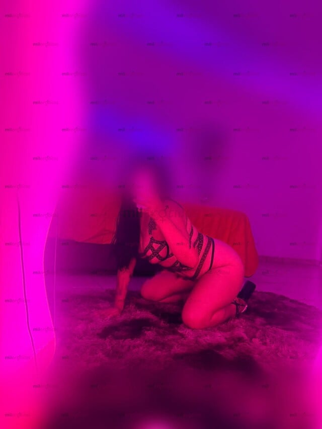 FOTOS DE ASHLEY, SEXY MUÑEQUITA PELINEGRA DISPUESTA A COMPLACERTE