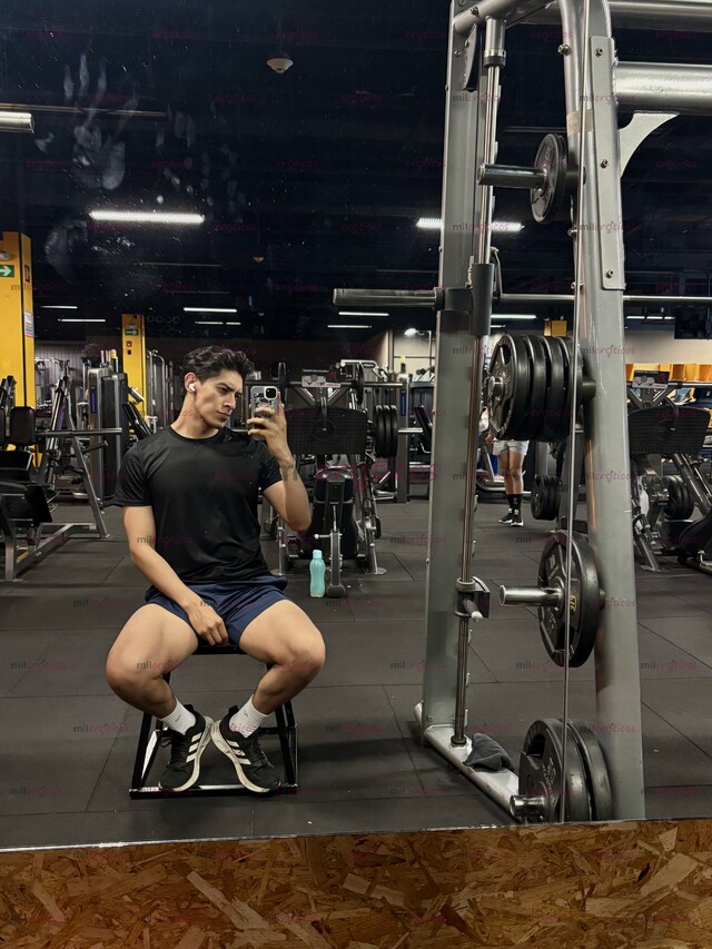 FOTOS DE ALEC DISCRETO, ATENTO Y MUY COMPLACIENTE