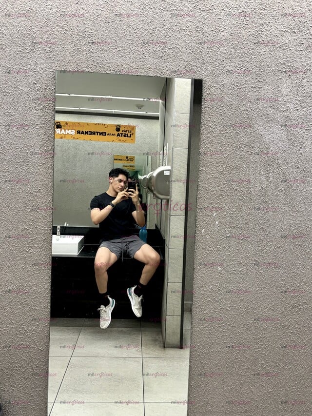 FOTOS DE ALEC DISCRETO, ATENTO Y MUY COMPLACIENTE