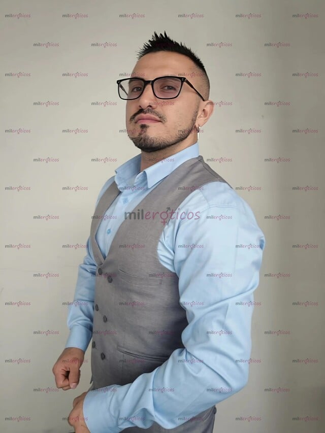 FOTOS DE ACTIVO. MASCULINO. FETICHISTA Y DOMINANTE.
