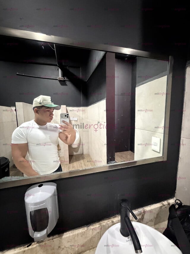 FOTOS DE JOVEN CHACAL, MUSCULOSO, DISCRETO Y VARONIL CON 21 CM