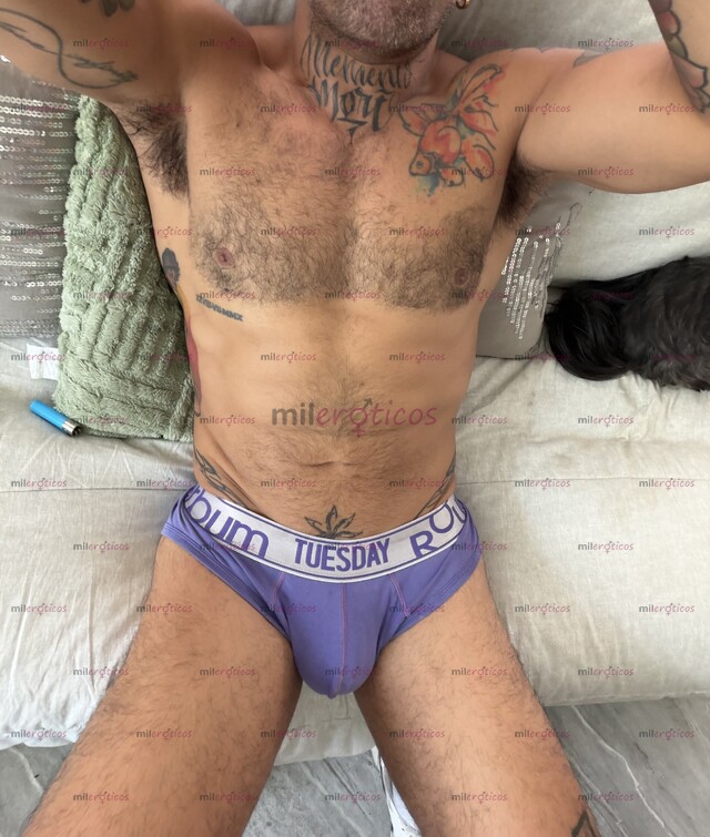 FOTOS DE TAVO .. TATUADO, FUERTE, DIVERTIDO Y COMPLACIENTE