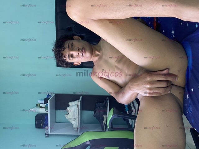 FOTOS DE JOVEN RECIÉN LLEGADO EN BUSCA DE NUEVAS EXPERIENCIAS