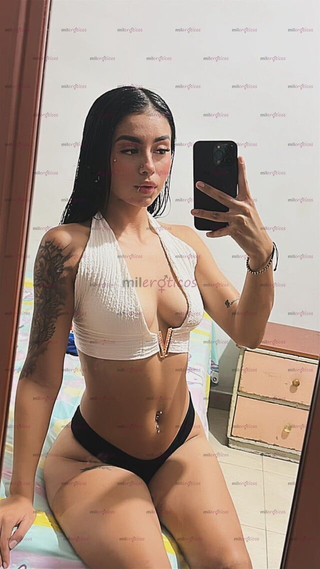 FOTOS DE BRIANA CADERONA DESLUMBRANTE CON LINDOS Y GRANDES LABIOS CHUPONES