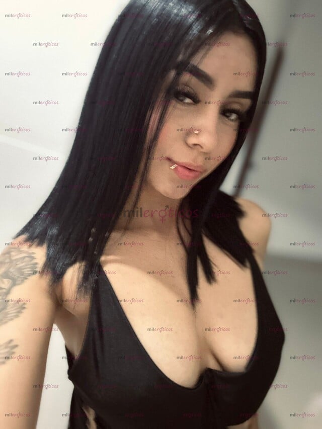 FOTOS DE BRIANA CADERONA DESLUMBRANTE CON LINDOS Y GRANDES LABIOS CHUPONES