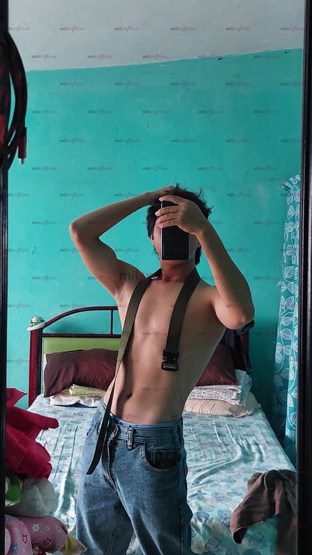FOTOS DE GUERO ESBELTO VERGON Y NALGON, LISTO PARA DARTE PLACER