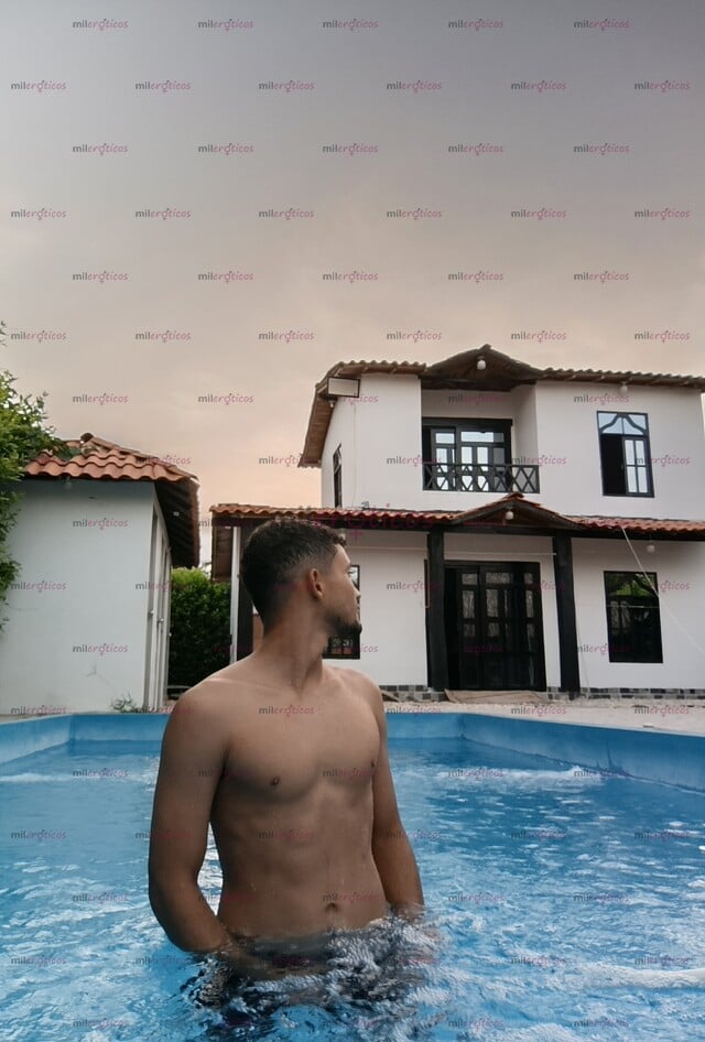 FOTOS DE CHICO LINDO DE CUERPO ATLÉTICO DISPUESTO A SATISFACER TUS NECESIDADES