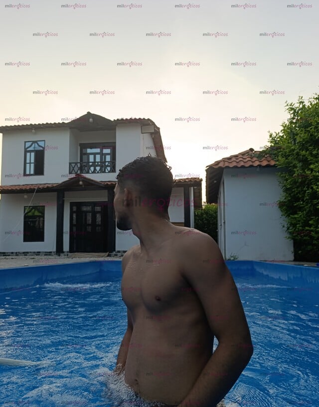 FOTOS DE CHICO LINDO DE CUERPO ATLÉTICO DISPUESTO A SATISFACER TUS NECESIDADES