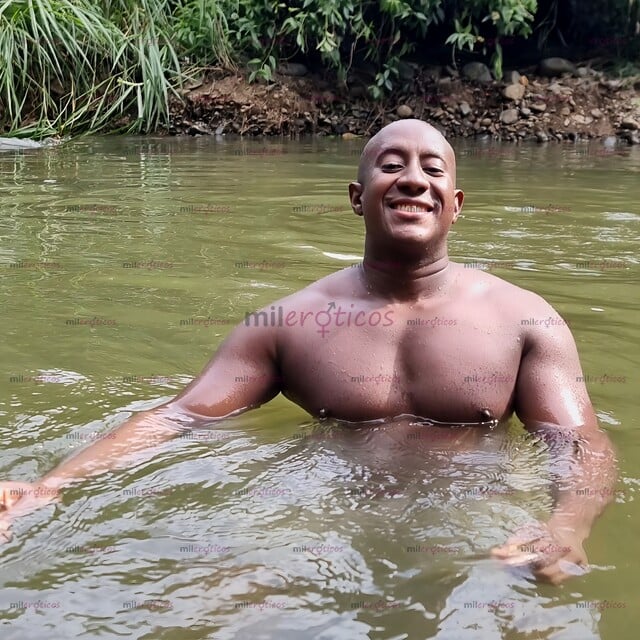 FOTOS DE MASAJISTA PASIVO NALGON Y ARRECHO CON GANAS DE COMPLACERTE