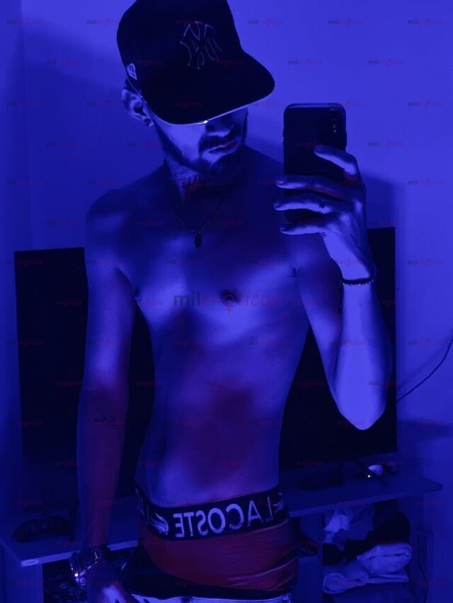 FOTOS DE JOVEN SERIO VERS PASIVO. TENGO SITIO, PINTA Y ARRECHO
