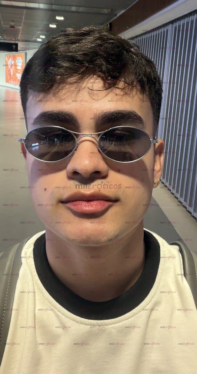 FOTOS DE JOVEN DELGADO DE 23 AÑOS NUEVO EN LA CIUDAD Y EN LA PÁGINA