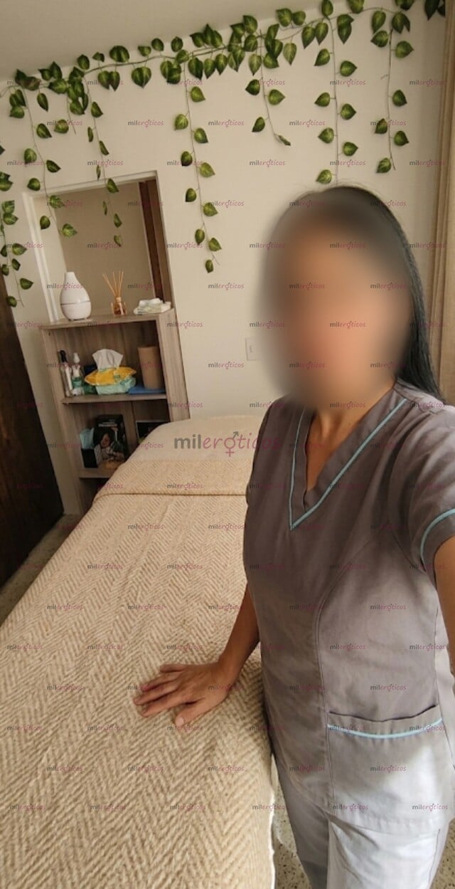 FOTOS DE UN MASAJE PARA ALIVIAR EL ESTRÉS ? O PARA CONSENTIR TU CUERPO ?
