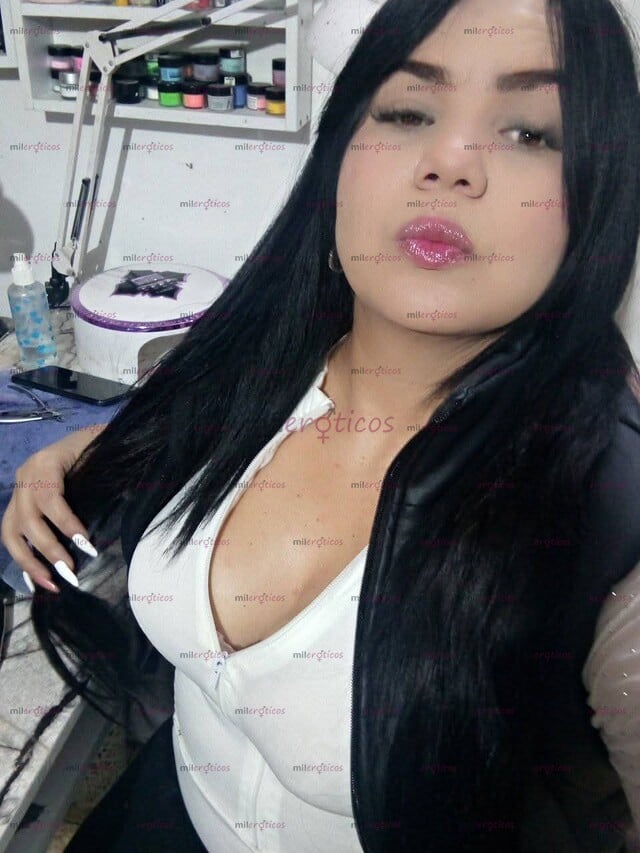 FOTOS DE HOLA AMOR SOY DANIELA VEN Y CONSIENTA PARA PASAR UN RICO PLACER