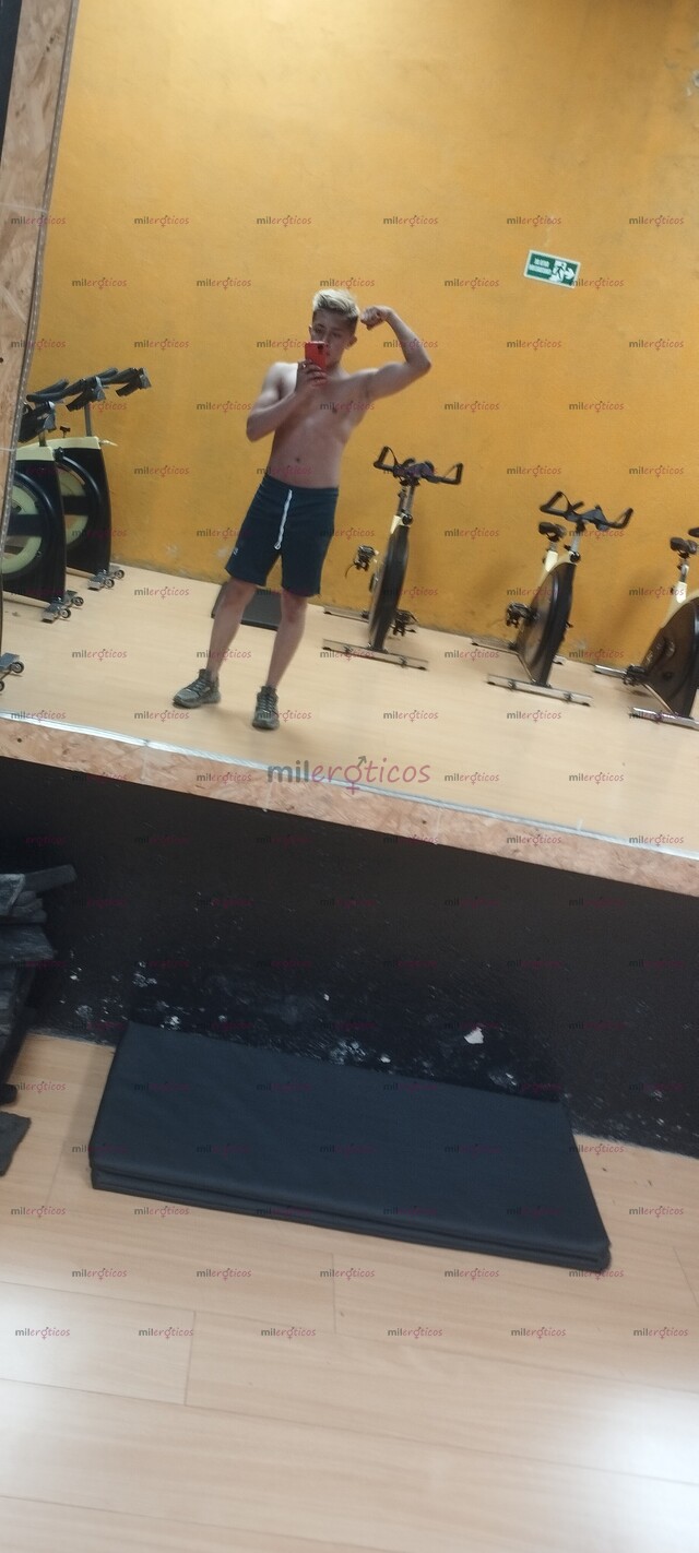 FOTOS DE JOVEN COMPLACIENTE DISPUESTO A HACERTE EXPERIMENTAR NUEVAS SENSACIONES