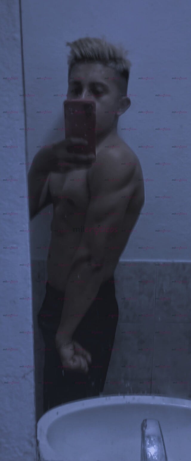 FOTOS DE JOVEN COMPLACIENTE DISPUESTO A HACERTE EXPERIMENTAR NUEVAS SENSACIONES