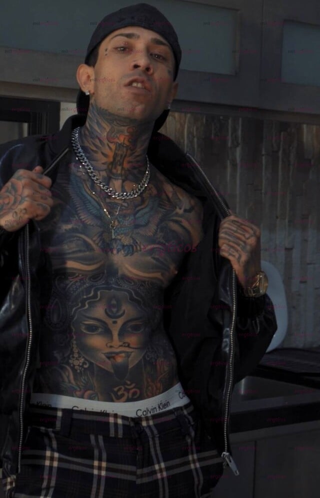 FOTOS DE GUAPO TATUADO Y VERGON 22CM PARA DAMAS Y PAREJAS