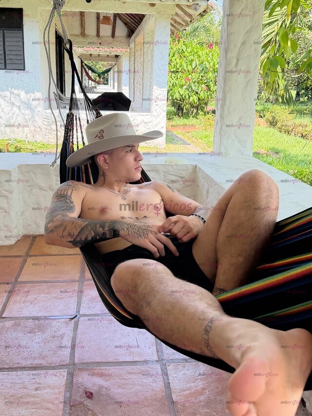 FOTOS DE LLEGÓ LO QUE BUSCABAS COLOMBIANO GUAPO, DOTADO, LECHERO DE PASO POR TU PAÍS.